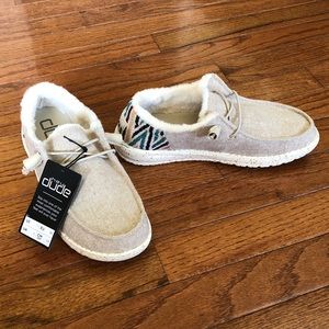 🆕 NWT Hey Dude Shoes